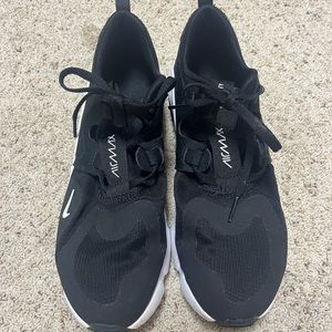 Nike air max athletic shoes size 6.5 Y. Great condition.